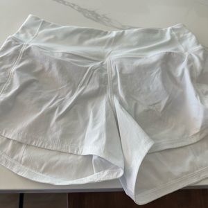 Like New Lululemon Speed Up shorts Size 6 4”